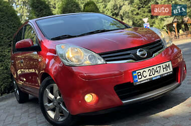 Хэтчбек Nissan Note 2011 в 