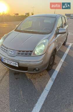 Хэтчбек Nissan Note 2008 в 