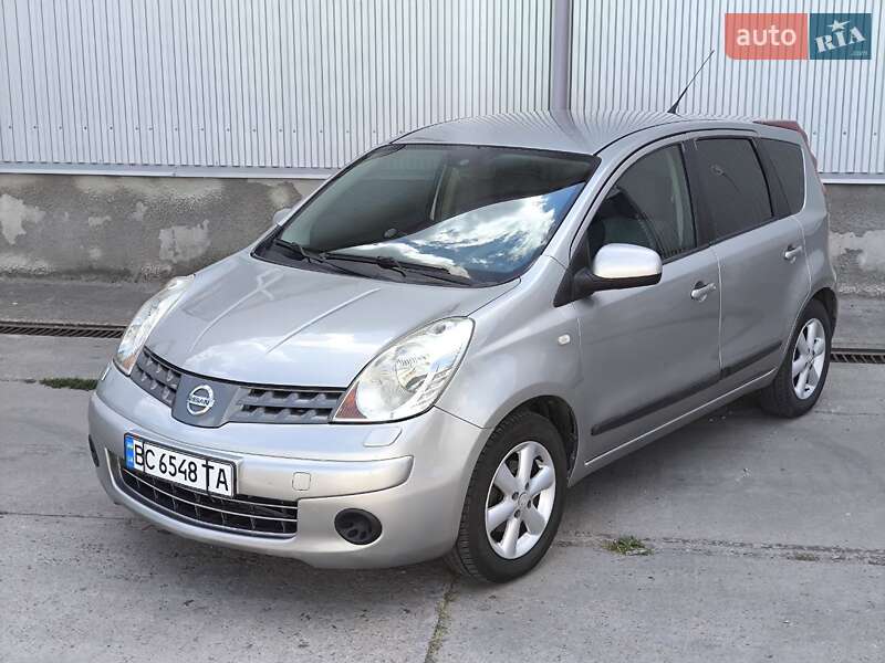 Хэтчбек Nissan Note 2008 в 