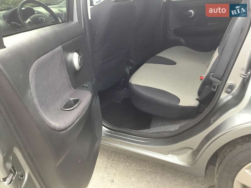 Хэтчбек Nissan Note 2011 в Староконстантинове