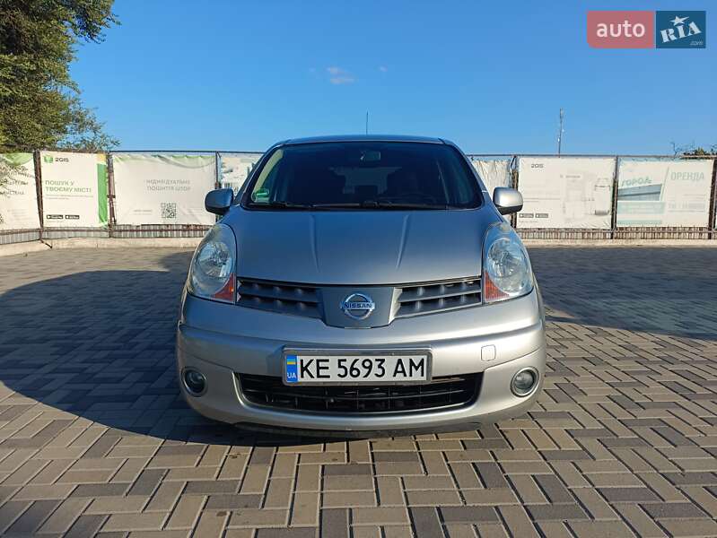 Хэтчбек Nissan Note 2007 в 