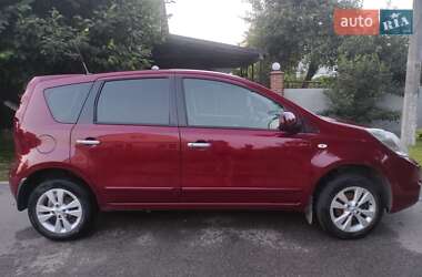 Хэтчбек Nissan Note 2011 в 
