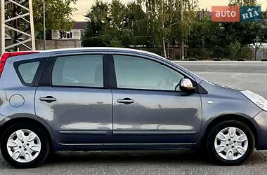 Хэтчбек Nissan Note 2007 в 