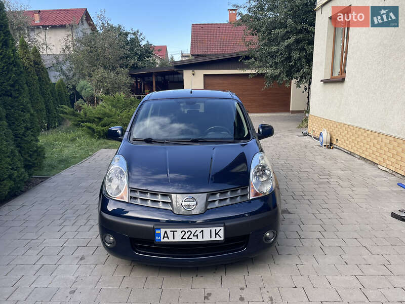 Хэтчбек Nissan Note 2007 в 