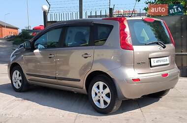 Хэтчбек Nissan Note 2007 в 