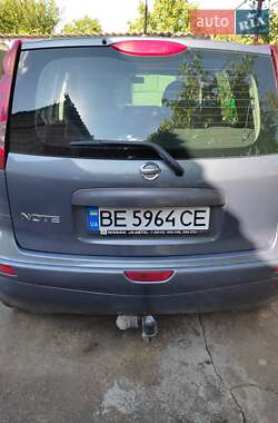 Хэтчбек Nissan Note 2011 в 