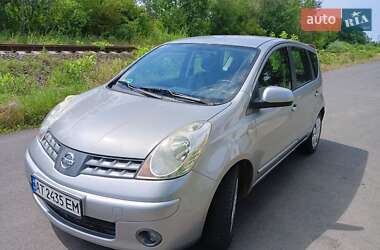 Хэтчбек Nissan Note 2008 в 
