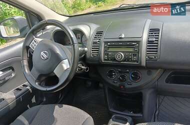 Хэтчбек Nissan Note 2008 в 