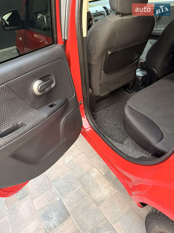 Хэтчбек Nissan Note 2008 в Здолбунове