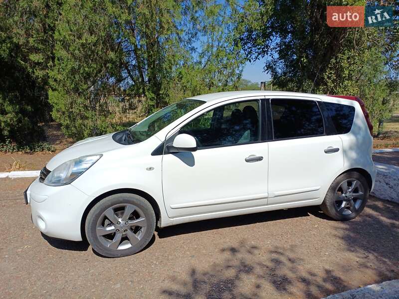 Хэтчбек Nissan Note 2010 в Доброславе