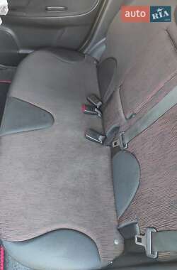 Хэтчбек Nissan Note 2011 в 