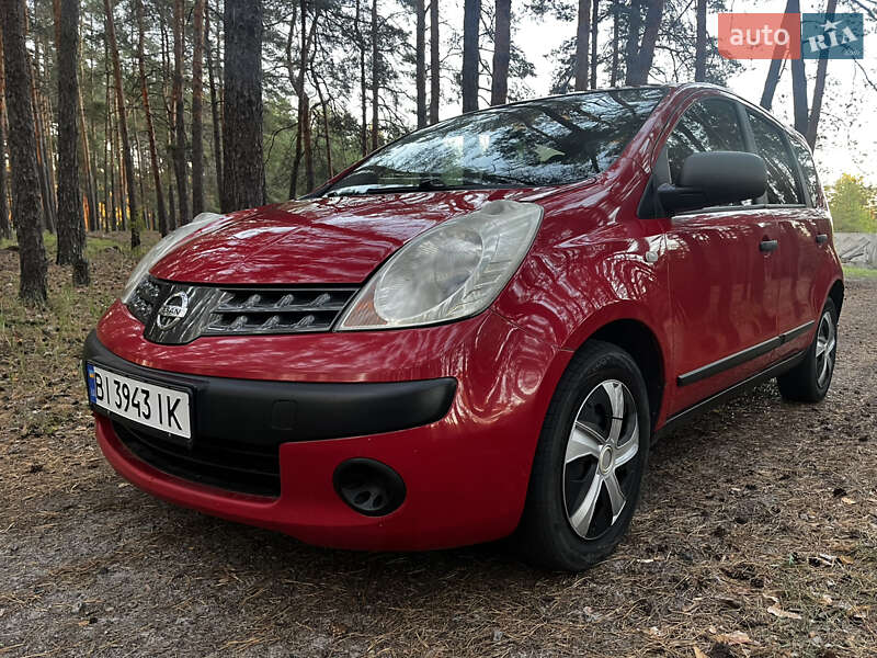 Хэтчбек Nissan Note 2006 в 