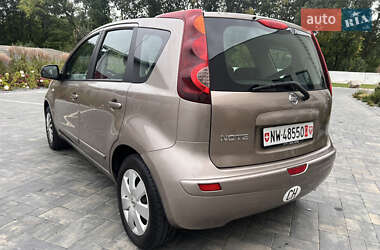 Хэтчбек Nissan Note 2009 в 