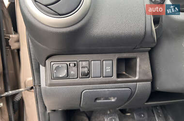 Хэтчбек Nissan Note 2009 в 