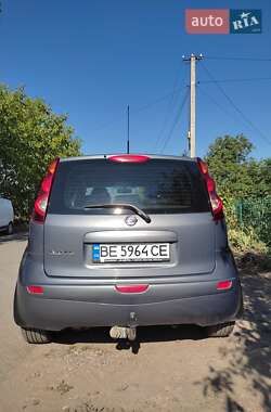 Хэтчбек Nissan Note 2011 в 