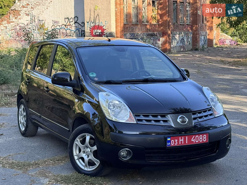Хэтчбек Nissan Note 2006 в 