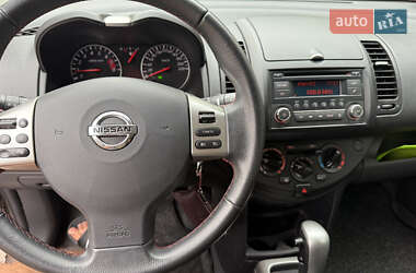 Хэтчбек Nissan Note 2011 в 