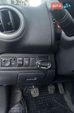 Хэтчбек Nissan Note 2009 в 