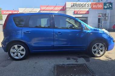 Хэтчбек Nissan Note 2006 в 