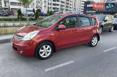 Хэтчбек Nissan Note 2008 в 