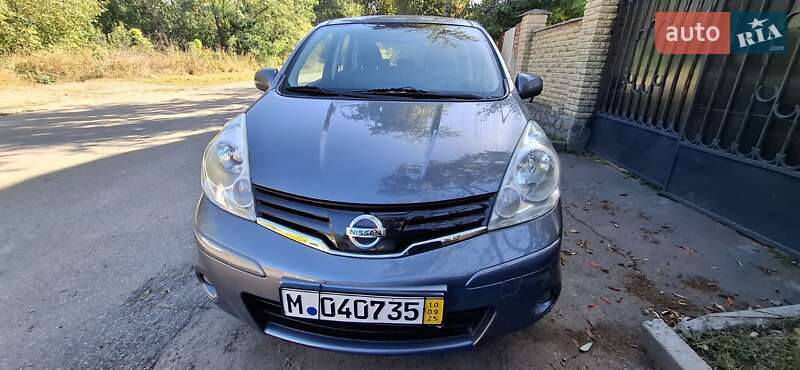 Хэтчбек Nissan Note 2009 в 