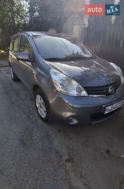 Хэтчбек Nissan Note 2009 в 