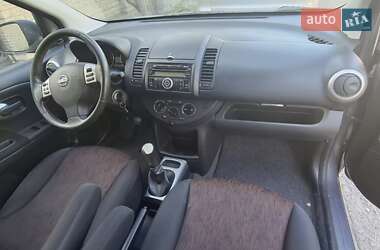 Хэтчбек Nissan Note 2009 в 