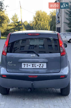 Хэтчбек Nissan Note 2006 в 
