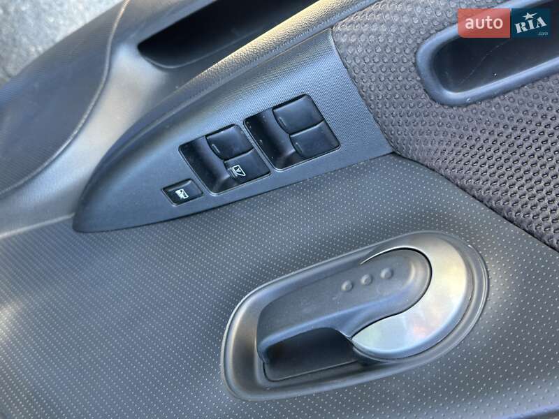 Хэтчбек Nissan Note 2006 в Киеве