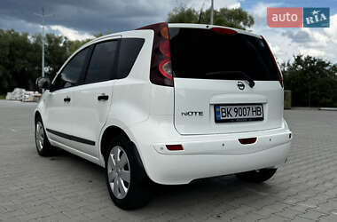 Хэтчбек Nissan Note 2012 в 