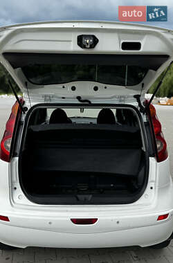 Хэтчбек Nissan Note 2012 в 