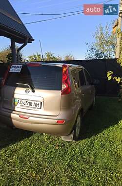 Хэтчбек Nissan Note 2008 в 