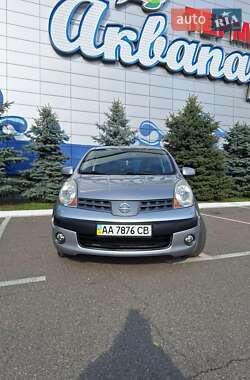 Хэтчбек Nissan Note 2006 в 