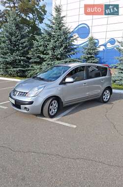 Хэтчбек Nissan Note 2006 в 