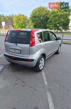 Хэтчбек Nissan Note 2006 в 