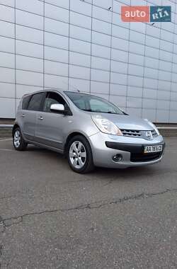 Хэтчбек Nissan Note 2006 в 