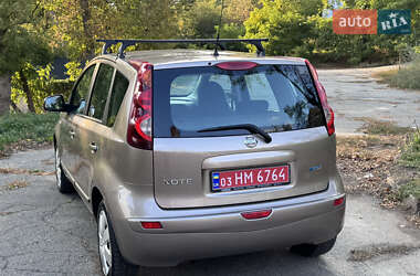 Хэтчбек Nissan Note 2010 в 