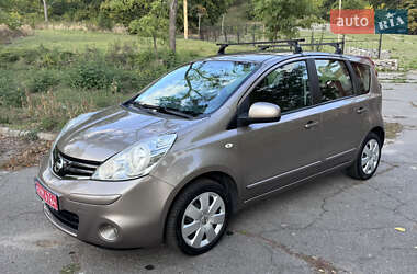 Хэтчбек Nissan Note 2010 в 