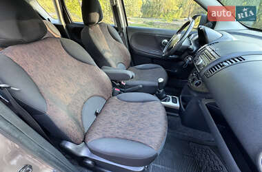 Хэтчбек Nissan Note 2010 в 