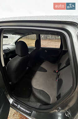Хэтчбек Nissan Note 2011 в 