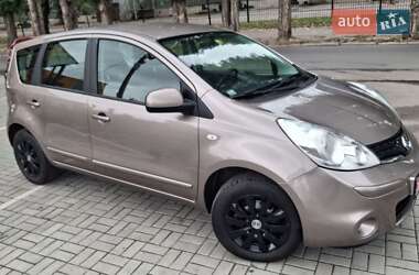 Хэтчбек Nissan Note 2009 в 