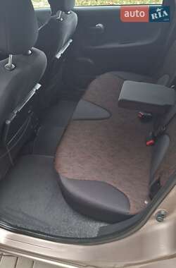 Хэтчбек Nissan Note 2009 в 