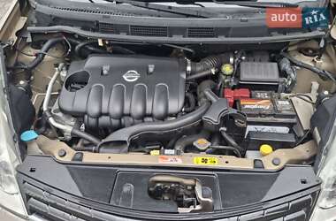 Хэтчбек Nissan Note 2009 в 