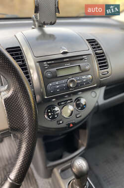 Хэтчбек Nissan Note 2006 в  фото 17 Хэтчбек Nissan Note 2006 в