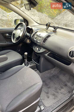 Хэтчбек Nissan Note 2006 в  фото 23 Хэтчбек Nissan Note 2006 в