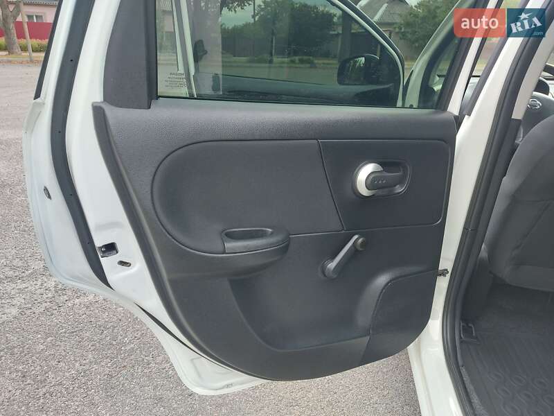 Хетчбек Nissan Note 2012 в Первомайську фото 2 Хетчбек Nissan Note 2012 в Первомайську