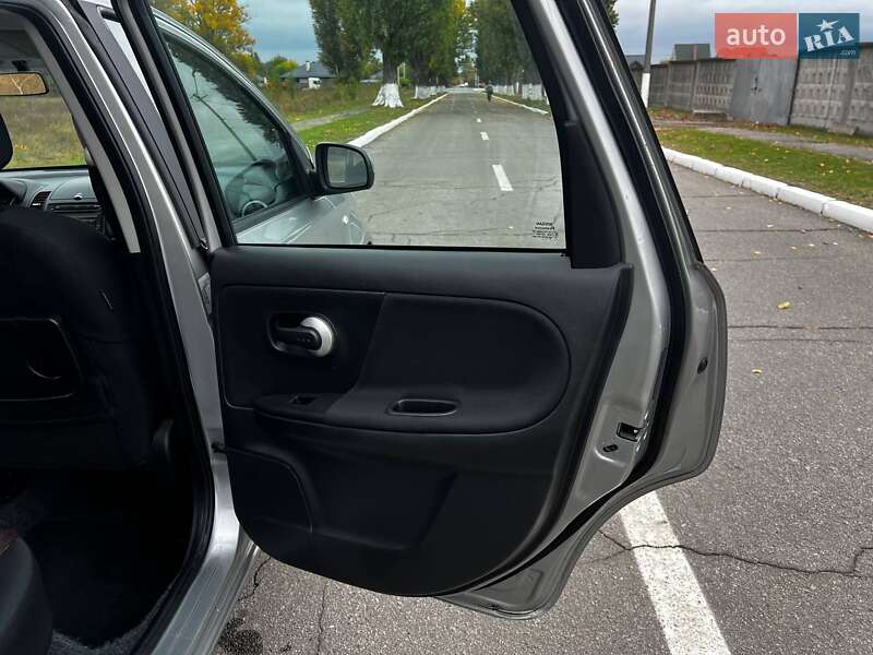 Хэтчбек Nissan Note 2010 в Кременчуге фото 29 Хэтчбек Nissan Note 2010 в Кременчуге