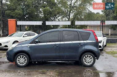 Хэтчбек Nissan Note 2012 в 
