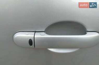 Хэтчбек Nissan Note 2006 в  фото 5 Хэтчбек Nissan Note 2006 в
