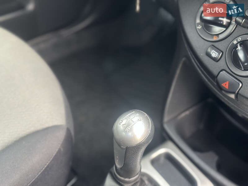 Хэтчбек Nissan Note 2009 в Дубно